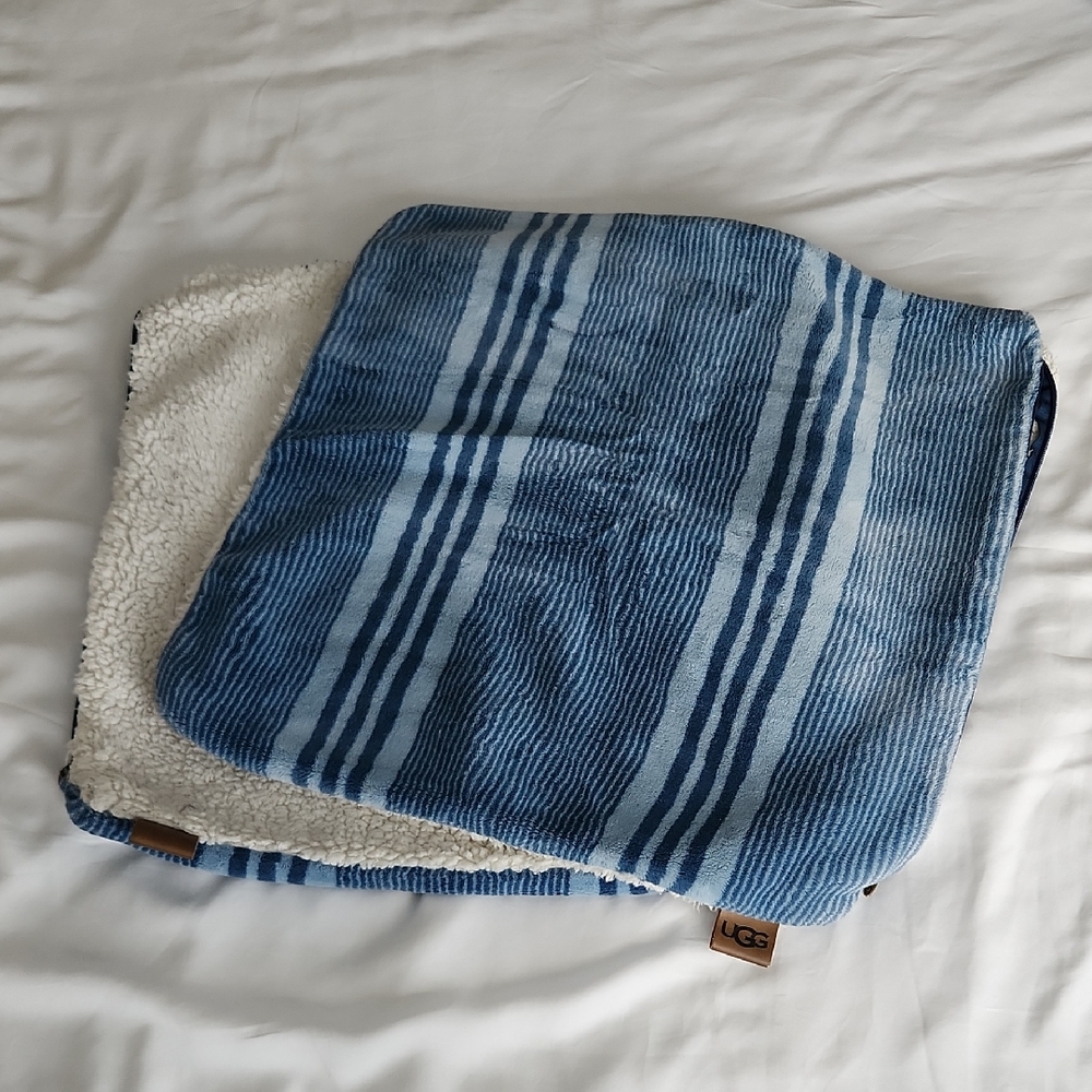 UGG Blue and White Striped Pillow Cover (Set of 2)